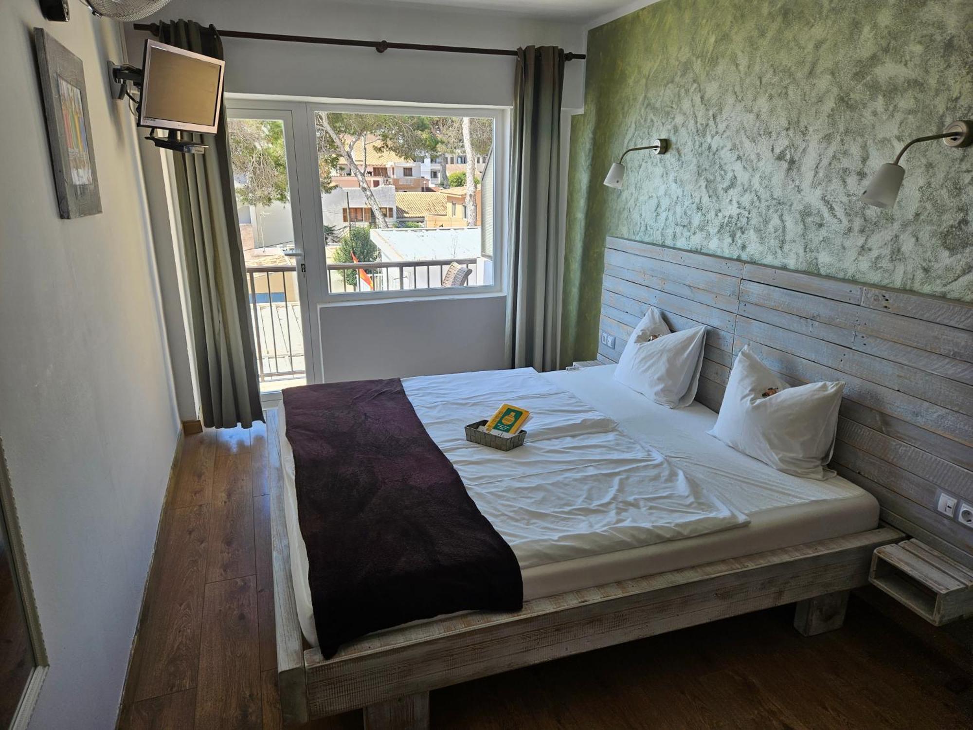 Seven Hostal Cala Millor  Eksteriør bilde