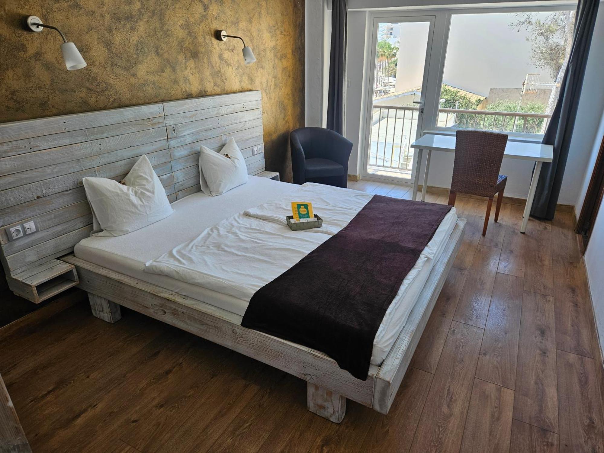 Seven Hostal Cala Millor  Eksteriør bilde